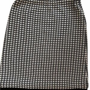 St. John Collection Monochrome Houndstooth Pencil Skirt